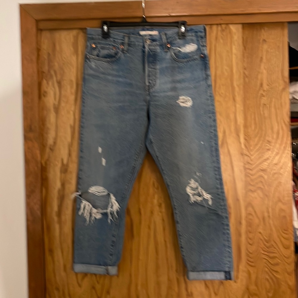 Levi’s wedgie, size 31, great condition, crop